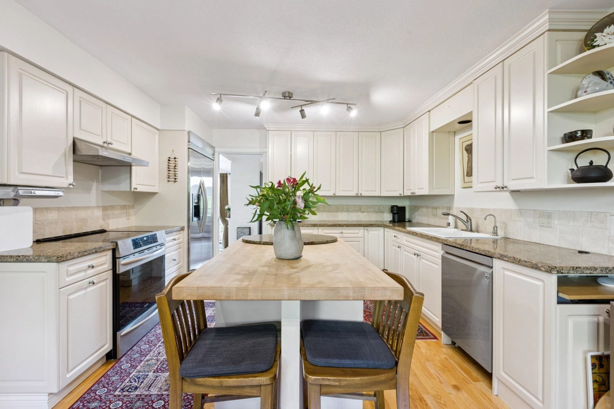 Mudroom Photo of 24 2214 Folkestone Way, West Vancouver, BC