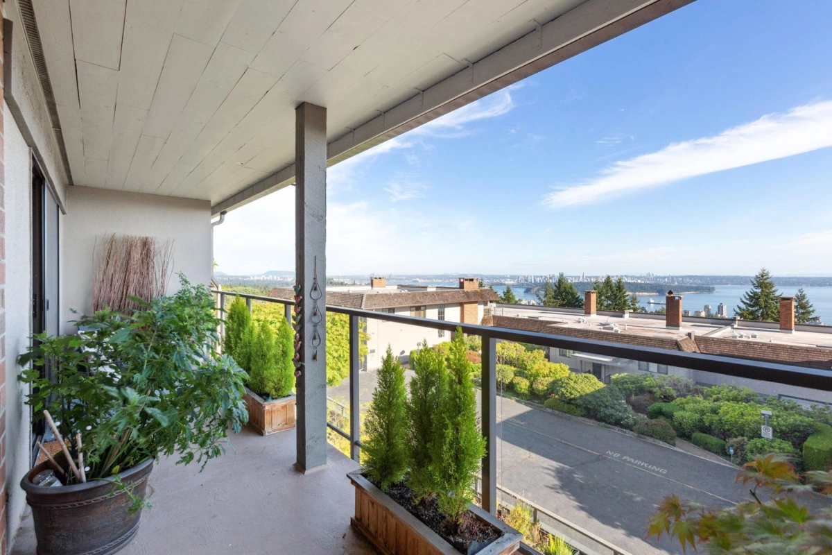 Swimming Pool Photo of 24 2214 Folkestone Way, West Vancouver, BC