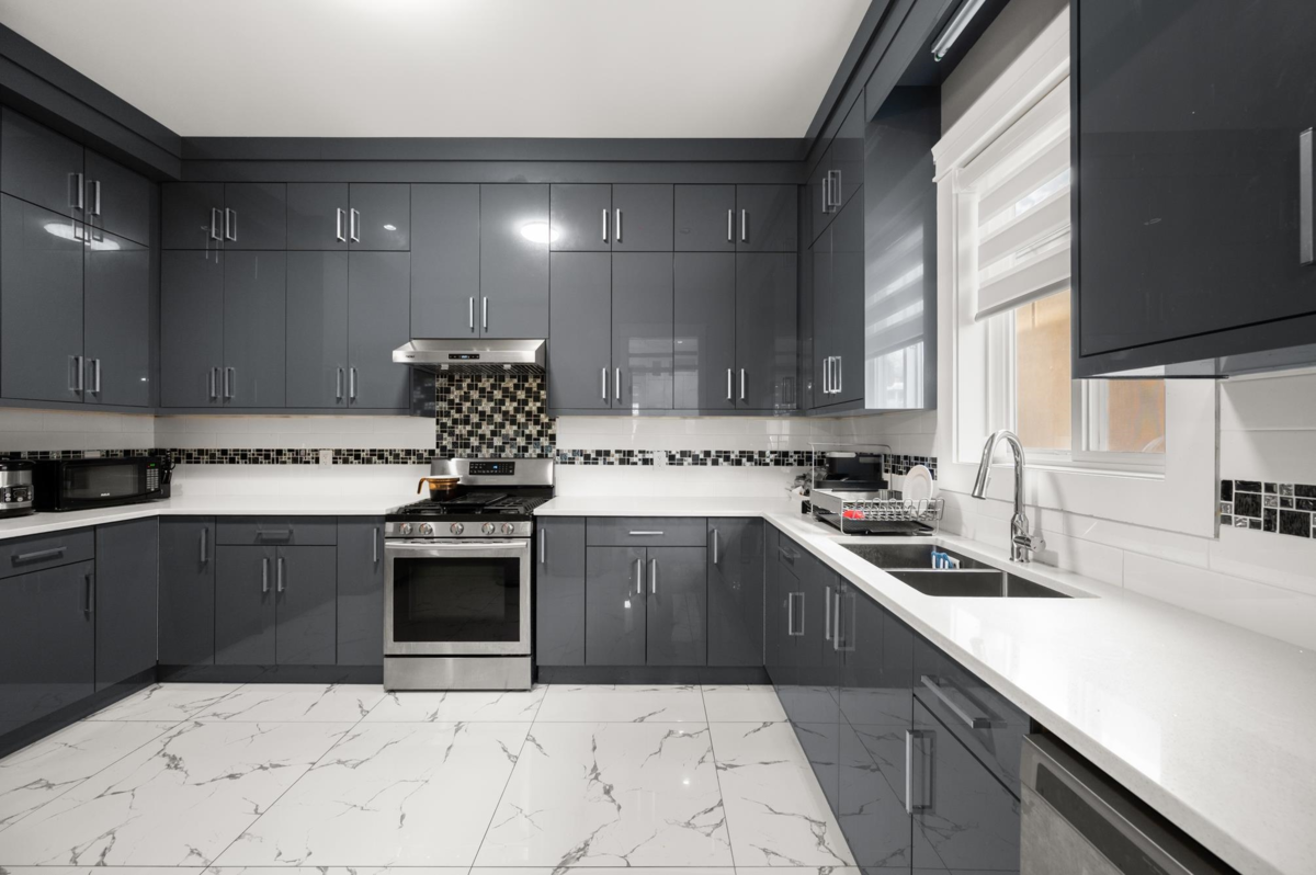 Walk-In Closet Photo of 11060 129 Street, Surrey, BC