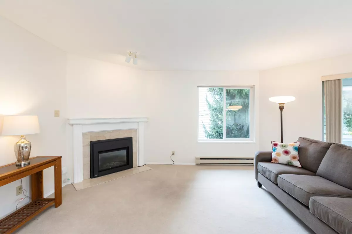 Dining Area Photo of 104 1378 Fir Street, White Rock, BC