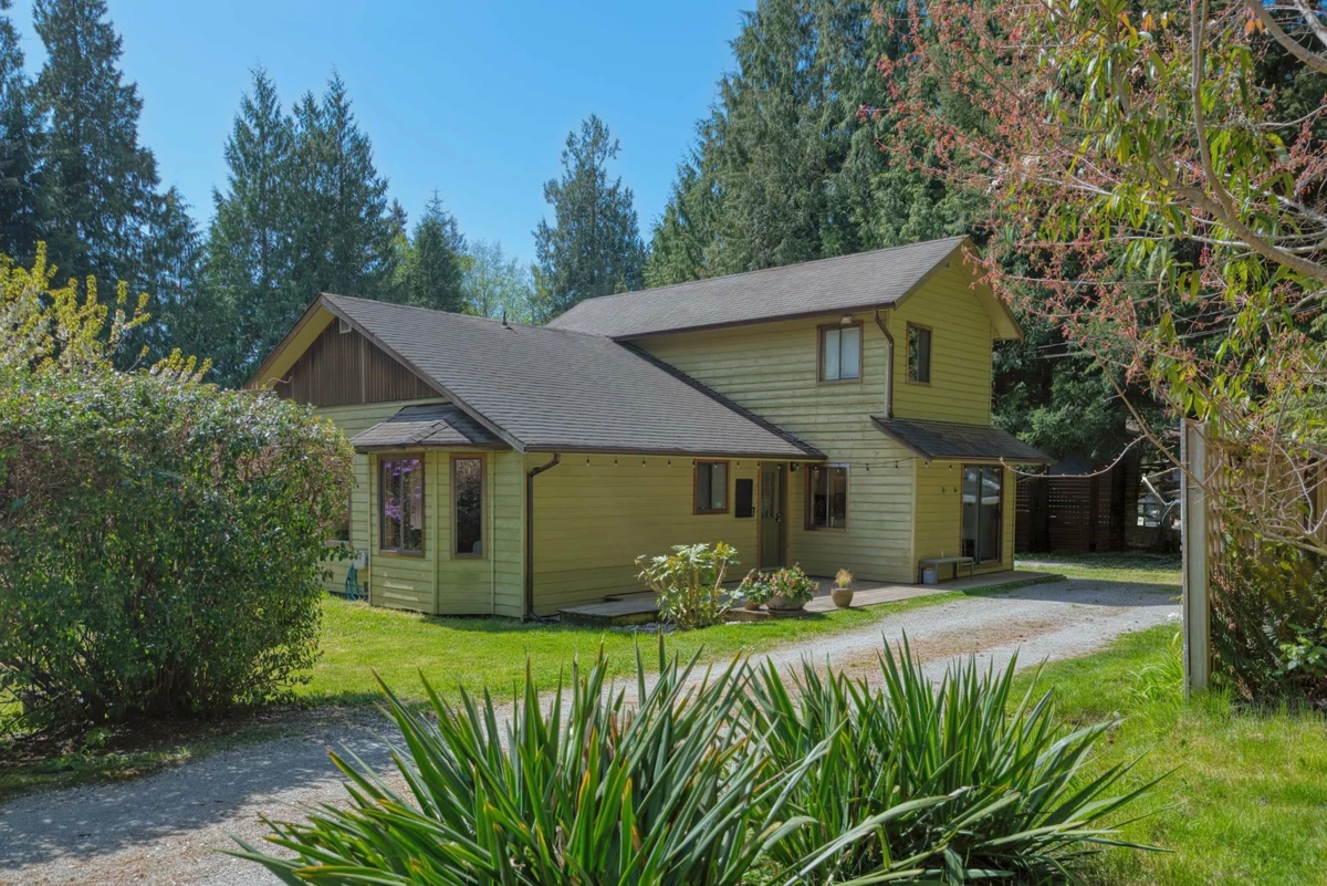 Exterior Front Photo of 1479 Park Avenue, Roberts Creek, BC