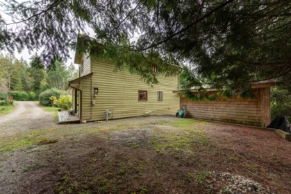 Outdoor Deck Photo of 1479 Park Avenue, Roberts Creek, BC