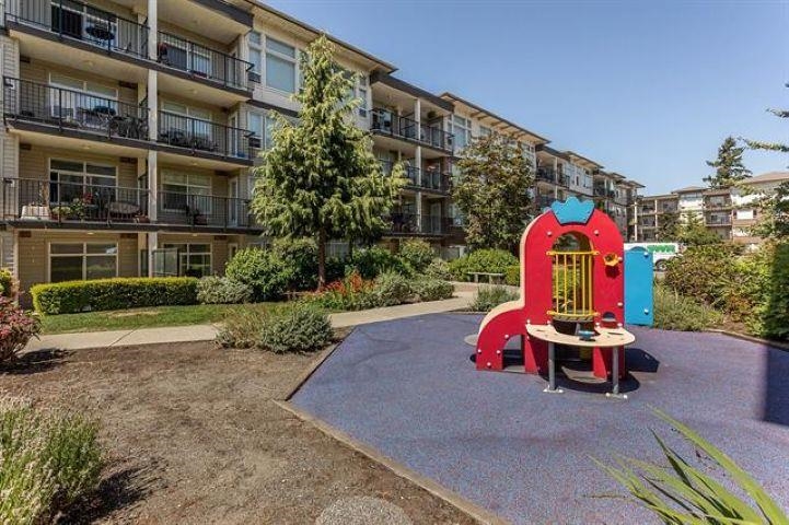 Entry Foyer Photo of 412 46150 Bole Avenue, Chilliwack, BC