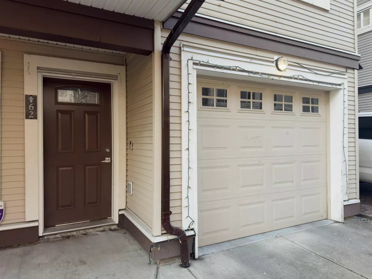 Family Room Photo of 62 7156 144 Street, Surrey, BC