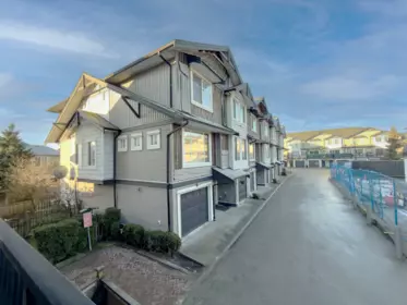 Kitchen Photo of 62 7156 144 Street, Surrey, BC
