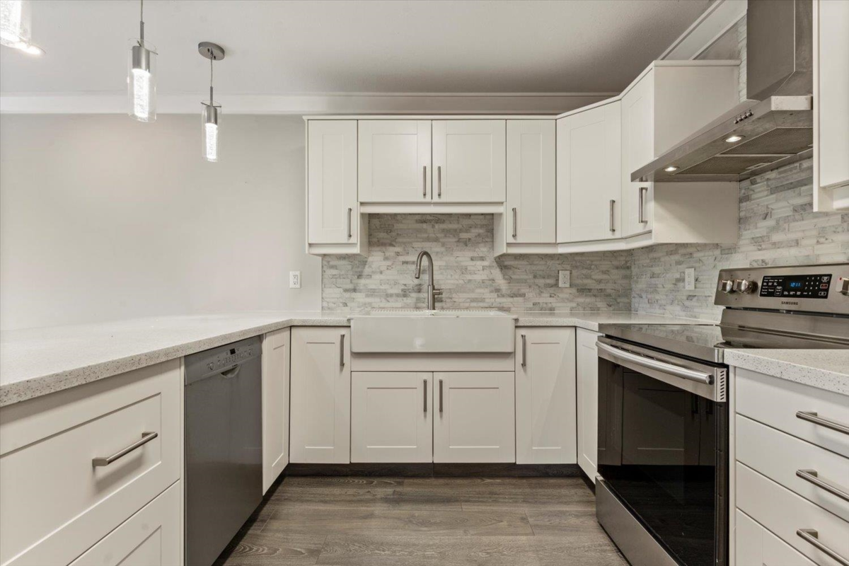 Kitchen Island Photo of 207 45669 Mcintosh Drive, Chilliwack, BC