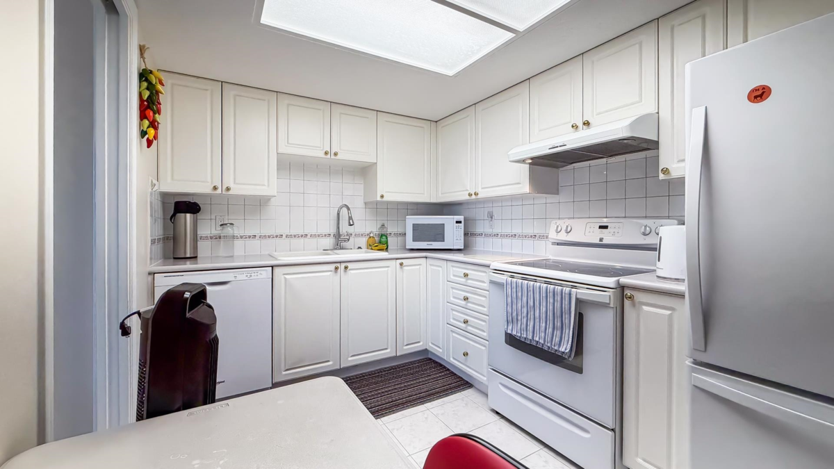 Walk-In Closet Photo of 1505 6080 Minoru Boulevard, Richmond, BC