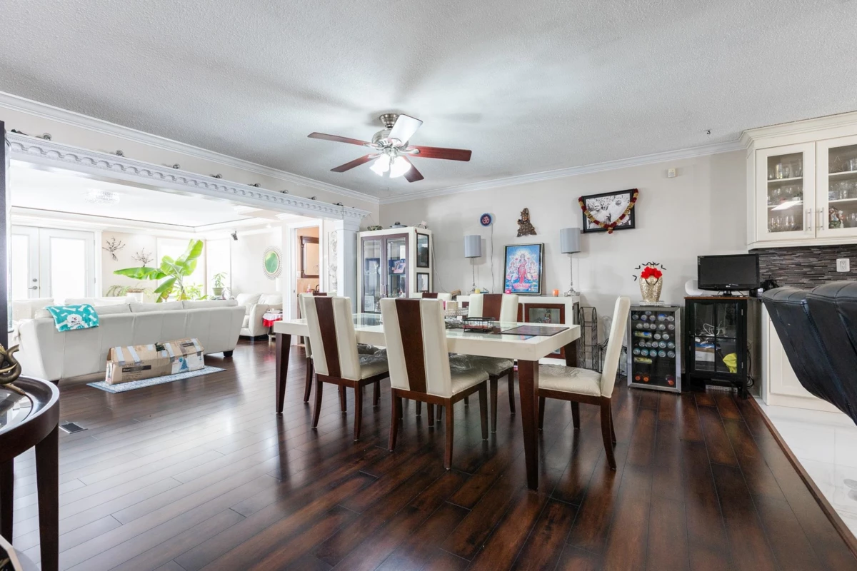Kitchen Island Photo of 9318 Cinnamon Drive, Surrey, BC