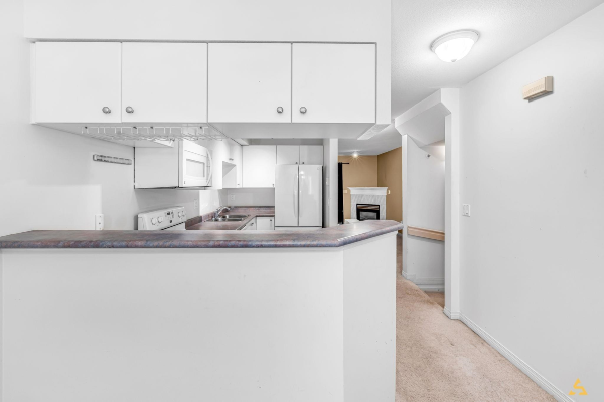 Kitchen Photo of 112 19700 56 Avenue, Langley, BC