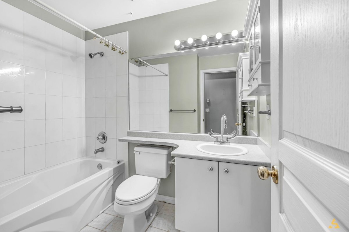 Pantry Photo of 112 19700 56 Avenue, Langley, BC