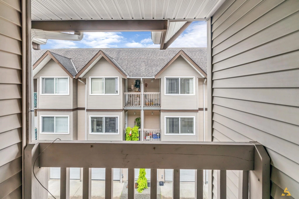 Primary Bathroom Photo of 112 19700 56 Avenue, Langley, BC