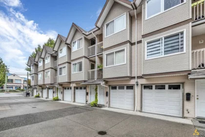 112 19700 56 Avenue, Langley, BC, Langley — Townhouse for sale