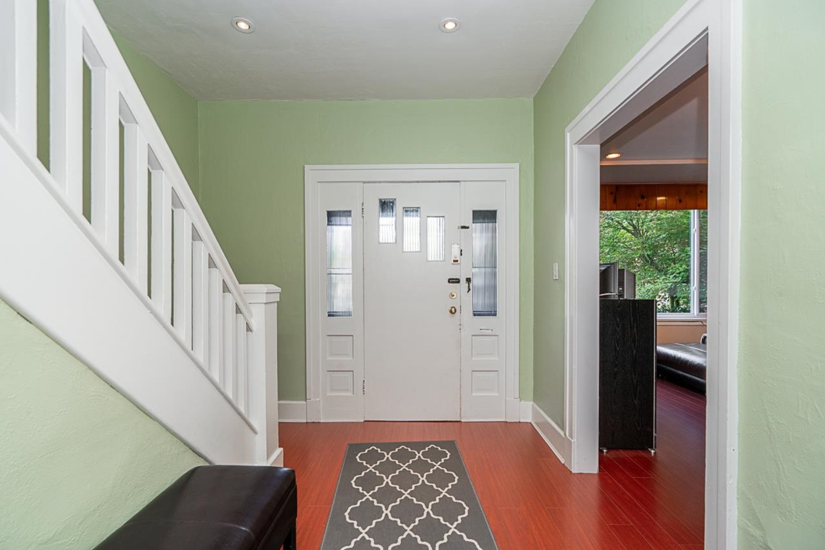 Dining Area Photo of 22 E 18th Avenue, Vancouver, BC