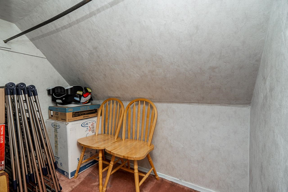 Entry Foyer Photo of 22 E 18th Avenue, Vancouver, BC