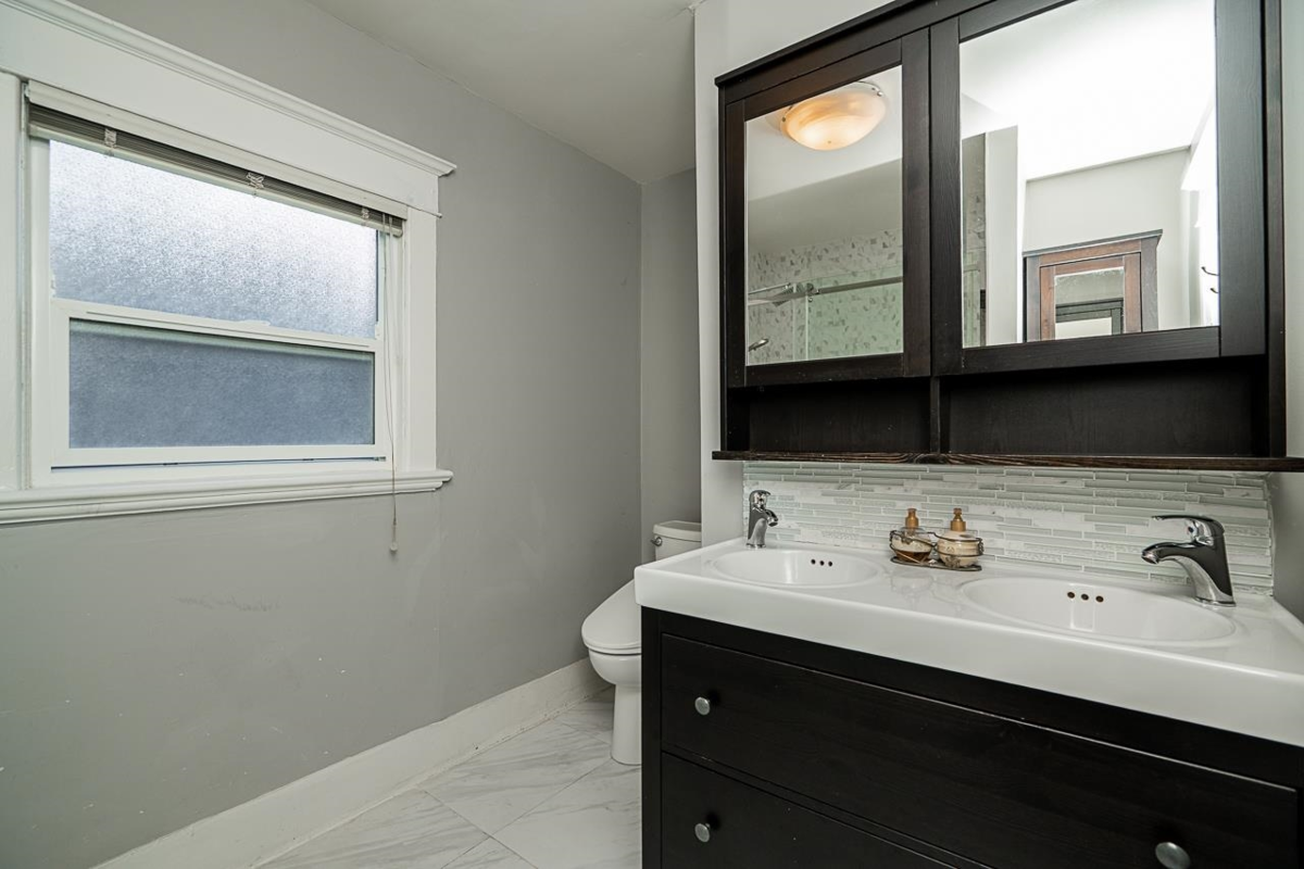 Hallway Photo of 22 E 18th Avenue, Vancouver, BC