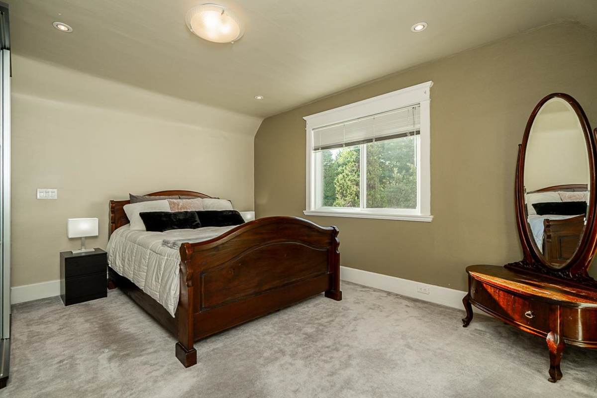 Powder Room Photo of 22 E 18th Avenue, Vancouver, BC