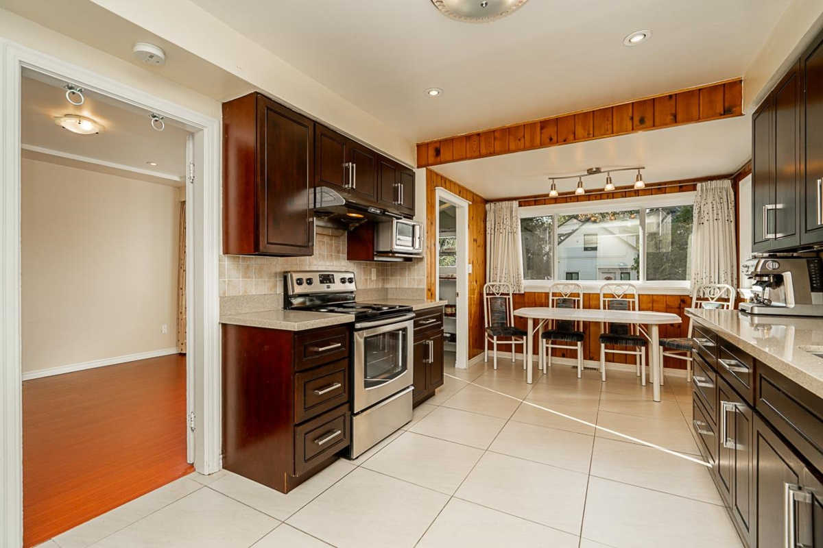 Walk-In Closet Photo of 22 E 18th Avenue, Vancouver, BC