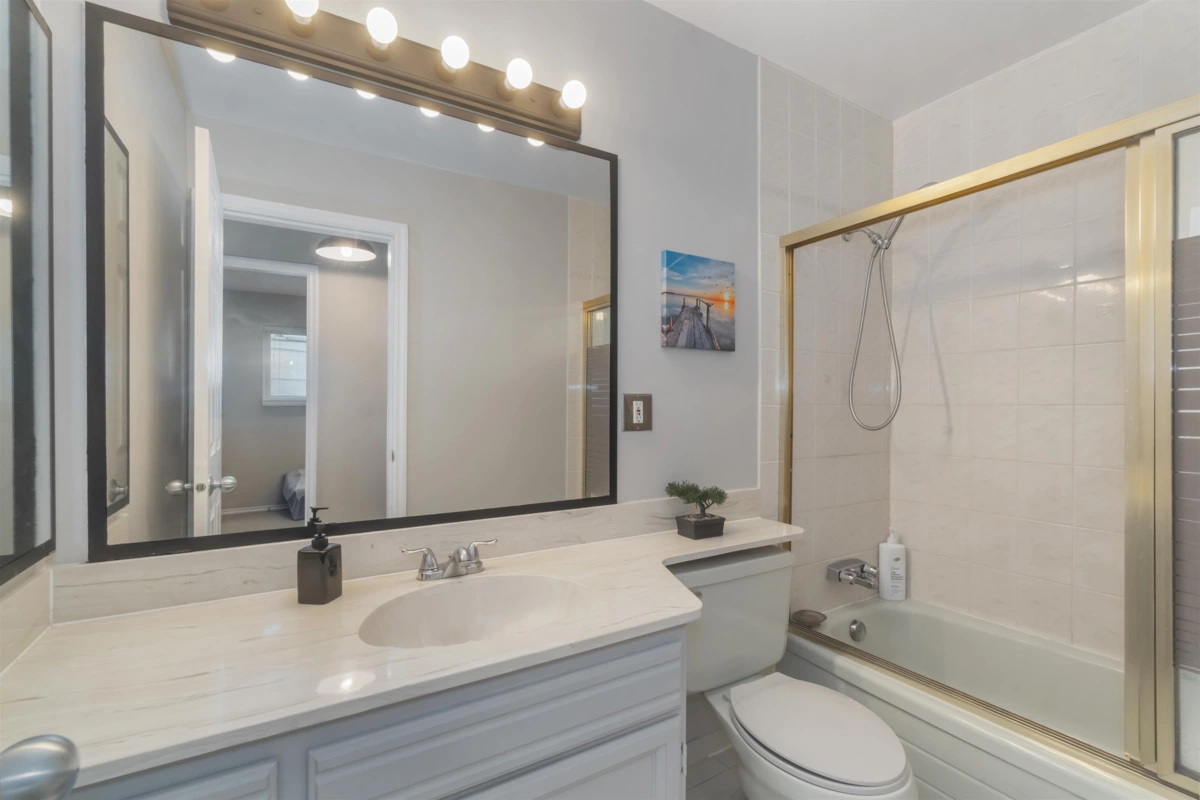 Powder Room Photo of 171 Edward Crescent, Port Moody, BC