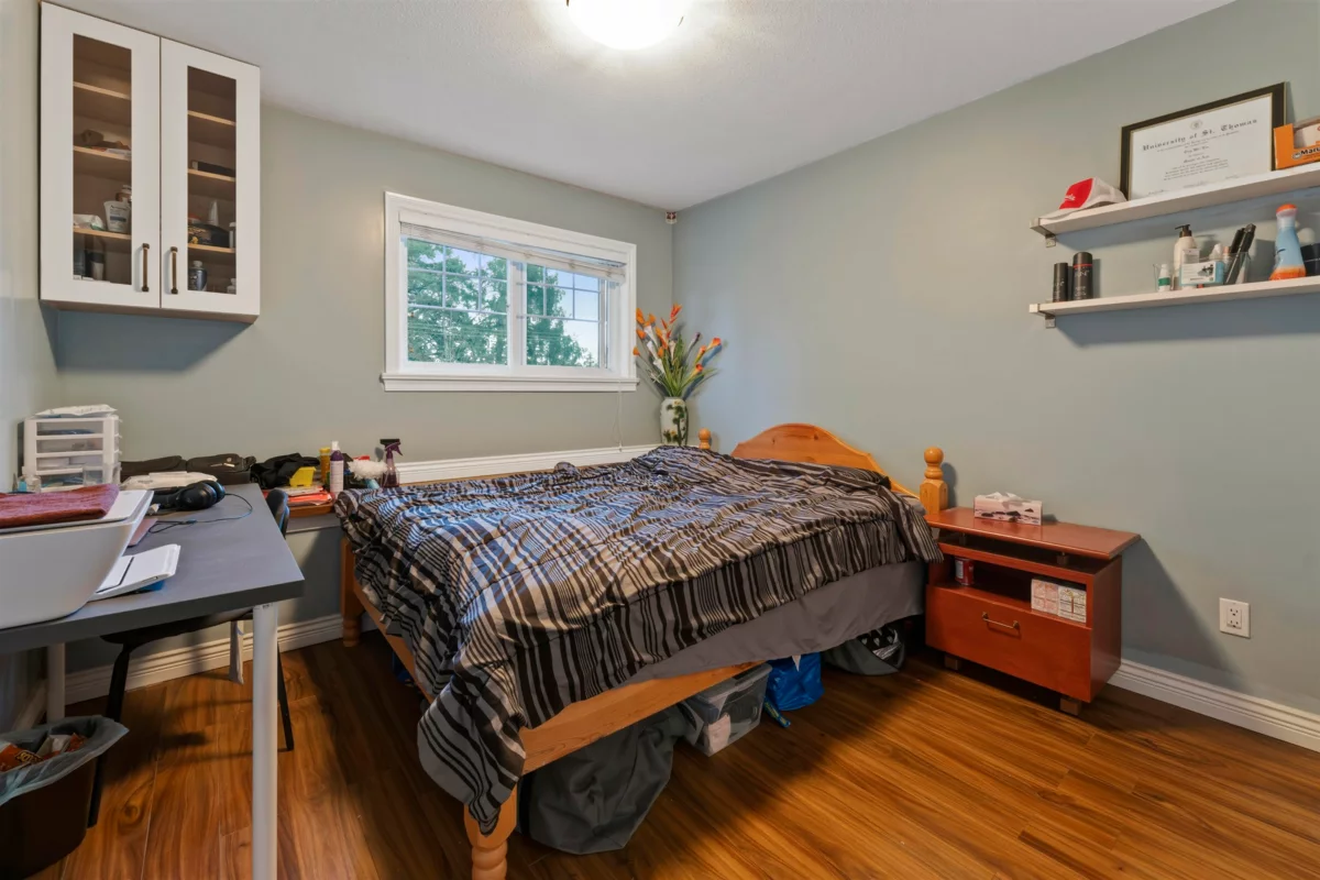 Entry Foyer Photo of 9347 122 Street, Surrey, BC