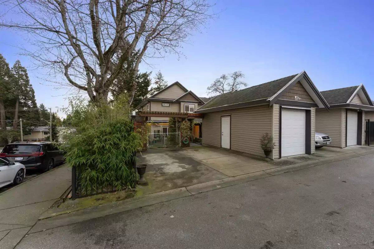 Family Room Photo of 9347 122 Street, Surrey, BC