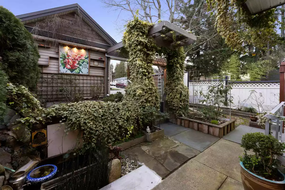 Garden / Landscaping Photo of 9347 122 Street, Surrey, BC
