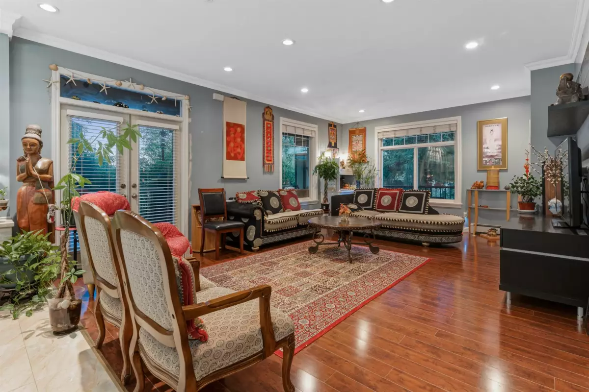 Kitchen Island Photo of 9347 122 Street, Surrey, BC