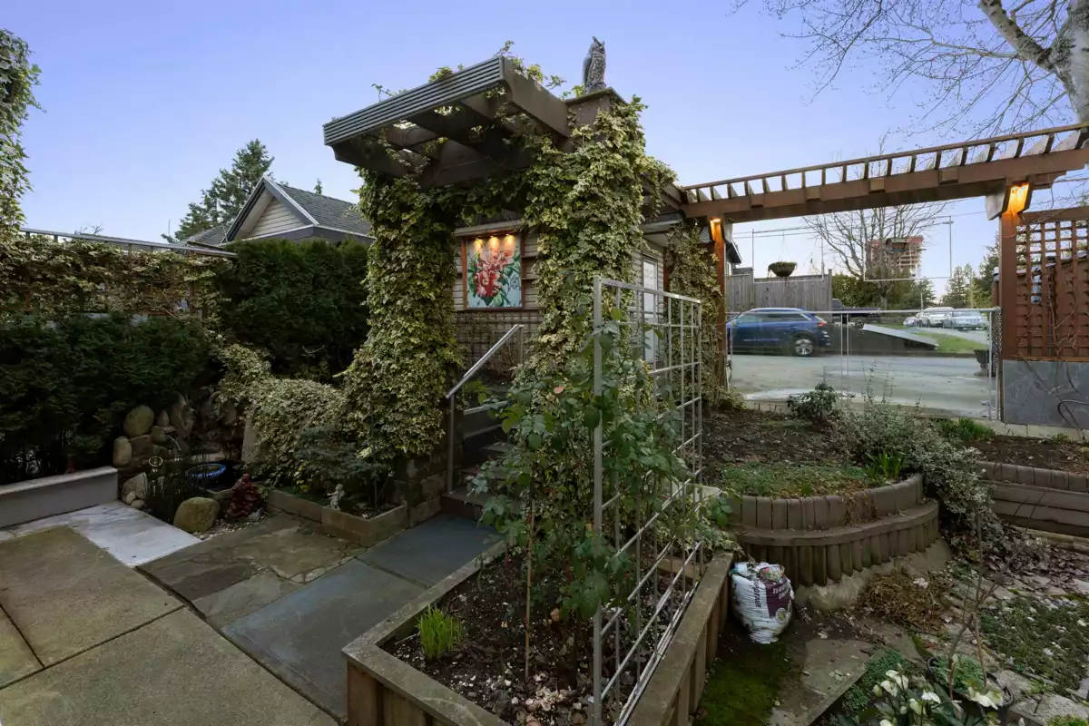 Living Room Photo of 9347 122 Street, Surrey, BC