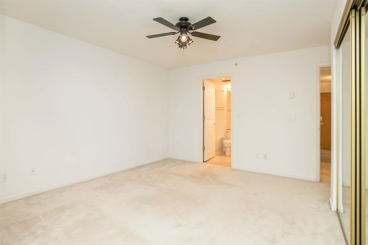 Kitchen Island Photo of 1003 1185 Quayside Drive, New Westminster, BC