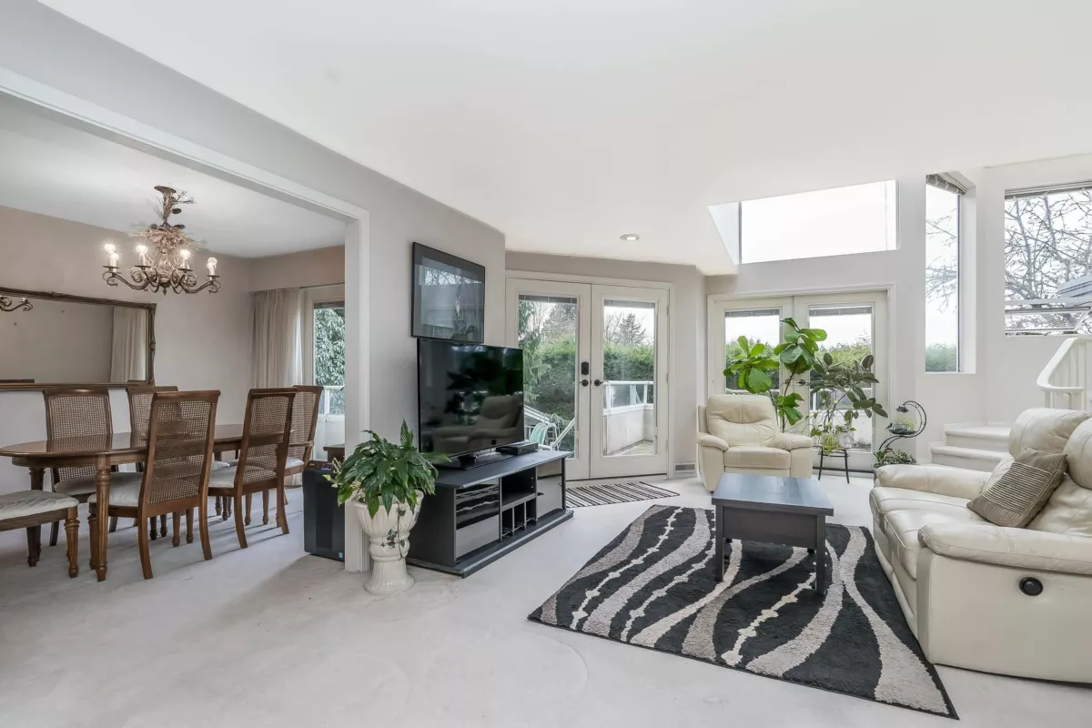 Breakfast Nook Photo of 2625 North Road, Burnaby, BC