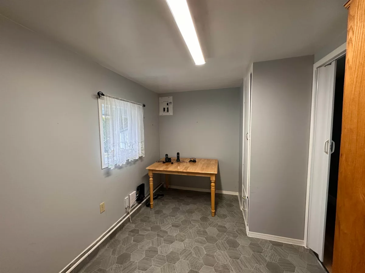 Breakfast Nook Photo of 17 62780 Flood Hope Road, Hope, BC