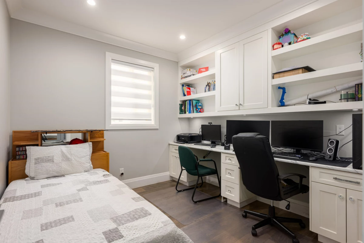 Guest Bathroom Photo of 14079 77a Avenue Avenue, Surrey, BC