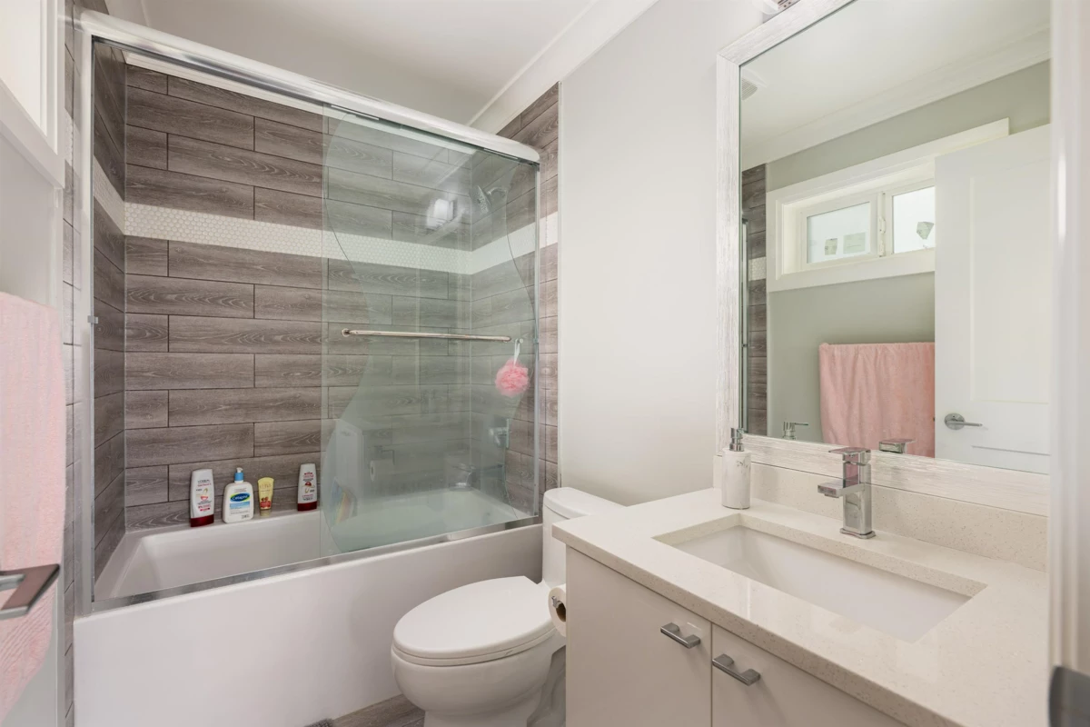 Hallway Photo of 14079 77a Avenue Avenue, Surrey, BC