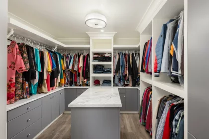 Mudroom Photo of 14079 77a Avenue Avenue, Surrey, BC