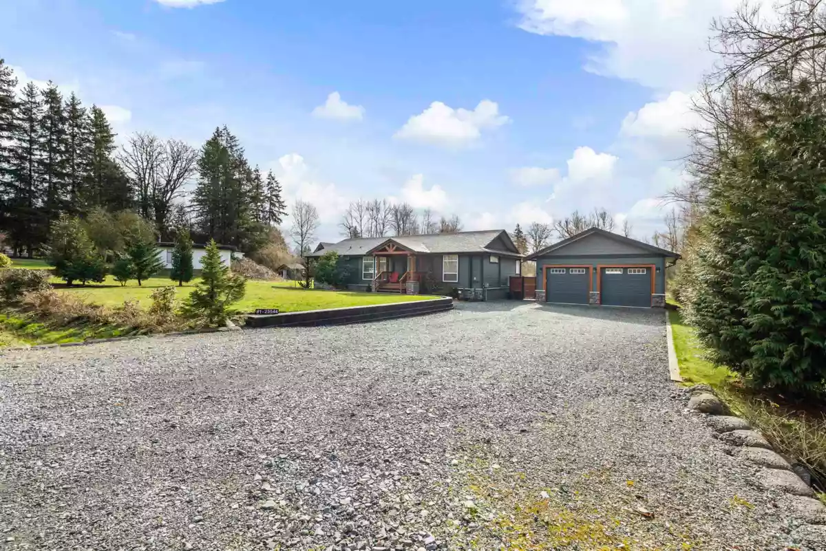 Entry Foyer Photo of 23544 20 Avenue, Langley, BC
