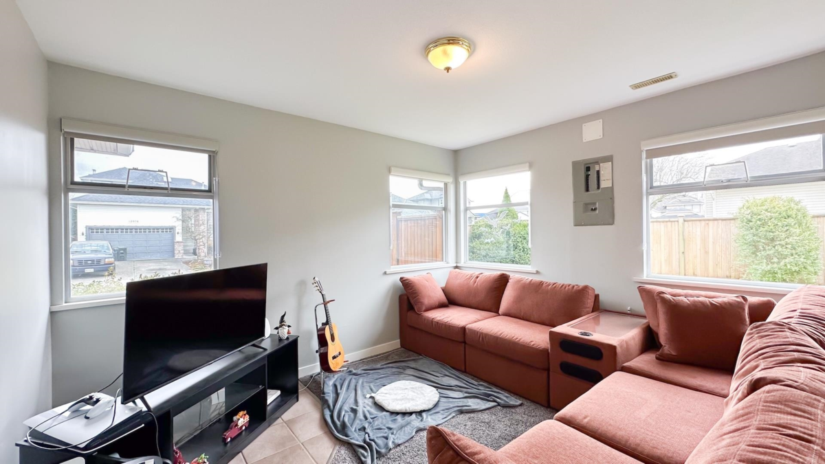 Entry Foyer Photo of 12055 Chestnut Crescent, Pitt Meadows, BC