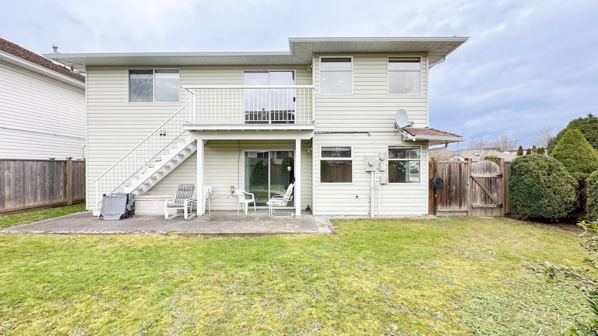 Family Room Photo of 12055 Chestnut Crescent, Pitt Meadows, BC