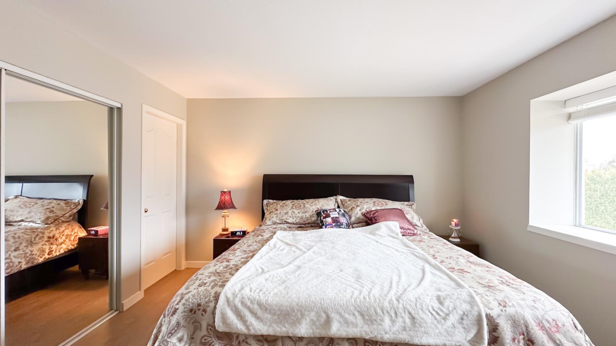 Guest Bathroom Photo of 12055 Chestnut Crescent, Pitt Meadows, BC