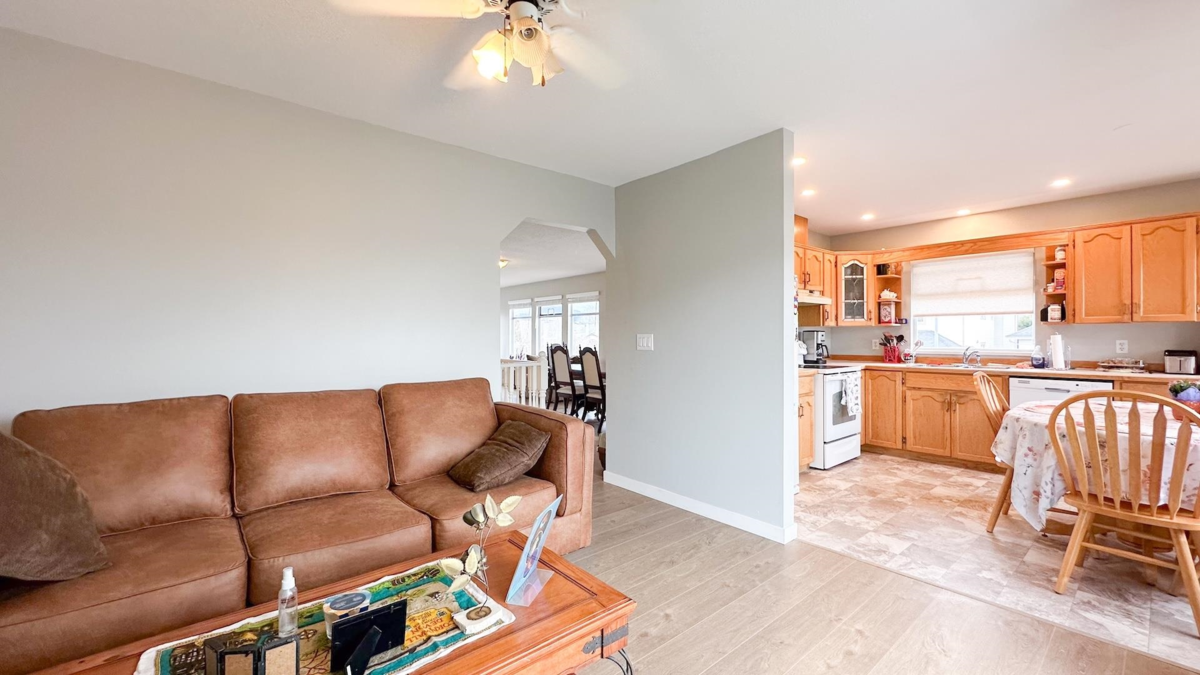 Primary Bathroom Photo of 12055 Chestnut Crescent, Pitt Meadows, BC