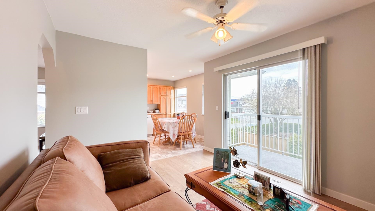 Walk-In Closet Photo of 12055 Chestnut Crescent, Pitt Meadows, BC