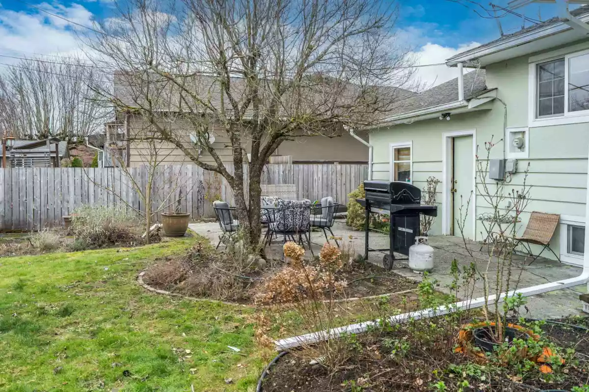 Hot Tub / Spa Photo of 9727 Hazel Street, Chilliwack, BC