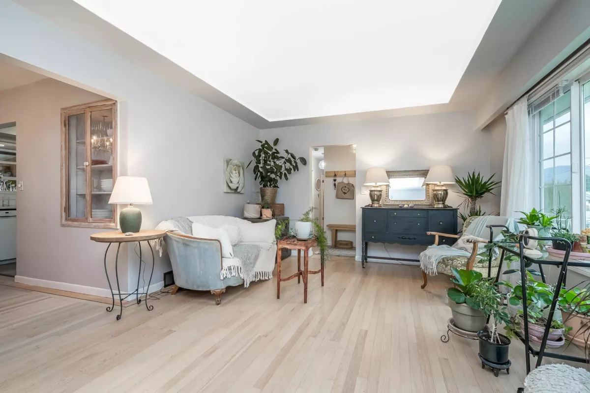 Kitchen Island Photo of 9727 Hazel Street, Chilliwack, BC