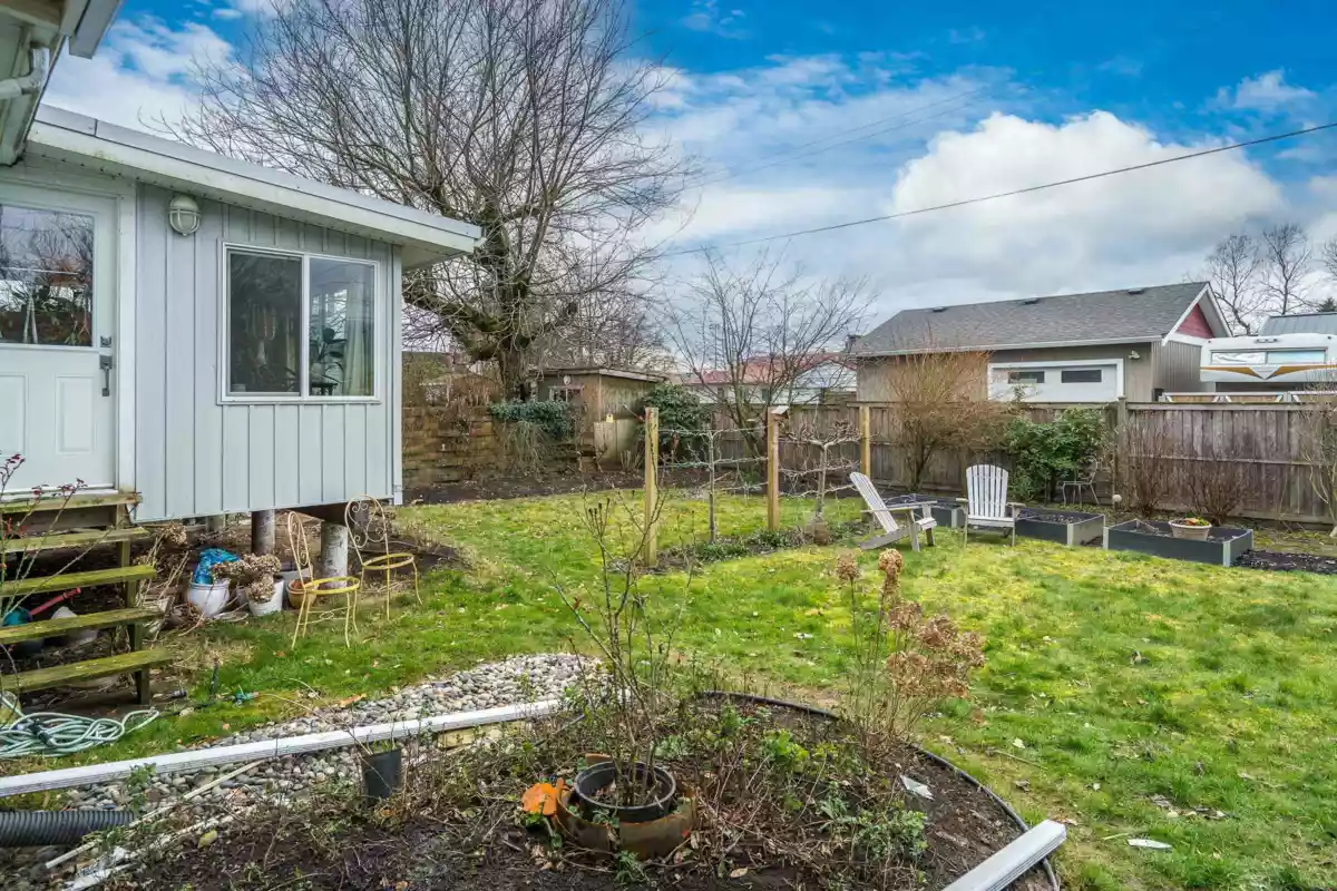 Outdoor Kitchen Photo of 9727 Hazel Street, Chilliwack, BC