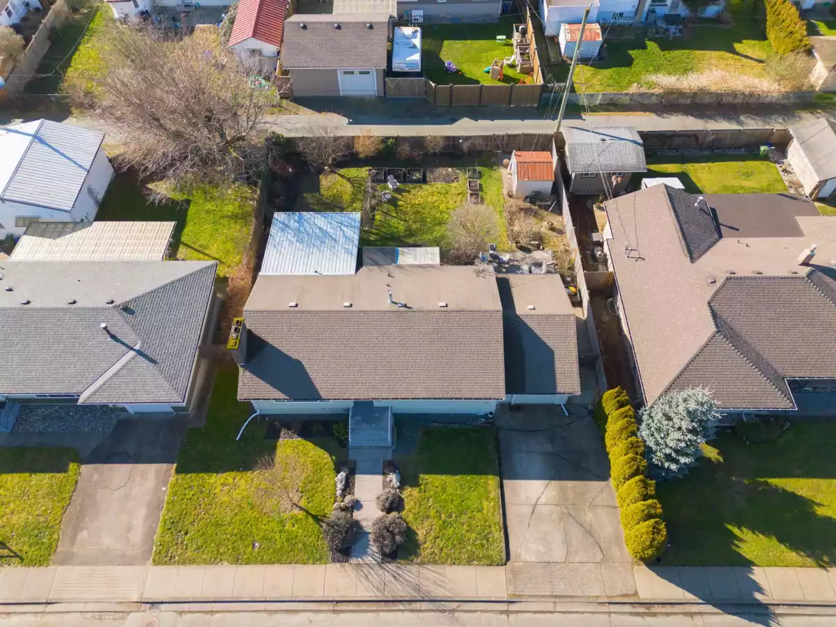 Primary Bathroom Photo of 9727 Hazel Street, Chilliwack, BC