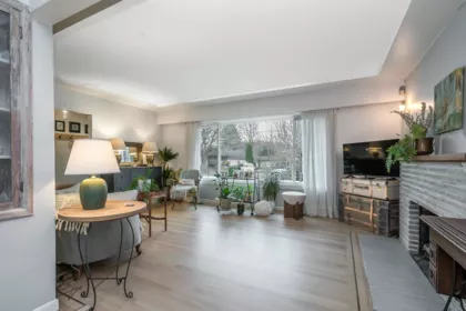 9727 Hazel Street, Chilliwack, BC, Chilliwack Proper East — 5 bed single family residence for sale