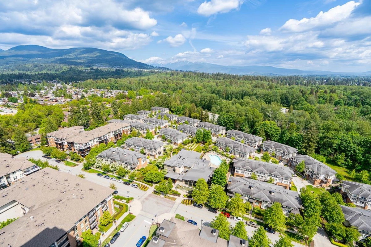 Garden / Landscaping Photo of 2801 3102 Windsor Gate, Coquitlam, BC