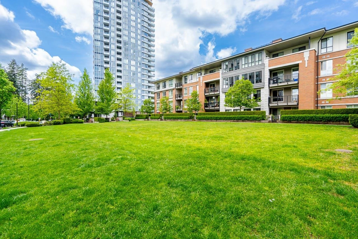 Hot Tub / Spa Photo of 2801 3102 Windsor Gate, Coquitlam, BC