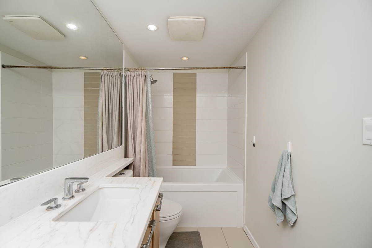 Mudroom Photo of 2801 3102 Windsor Gate, Coquitlam, BC