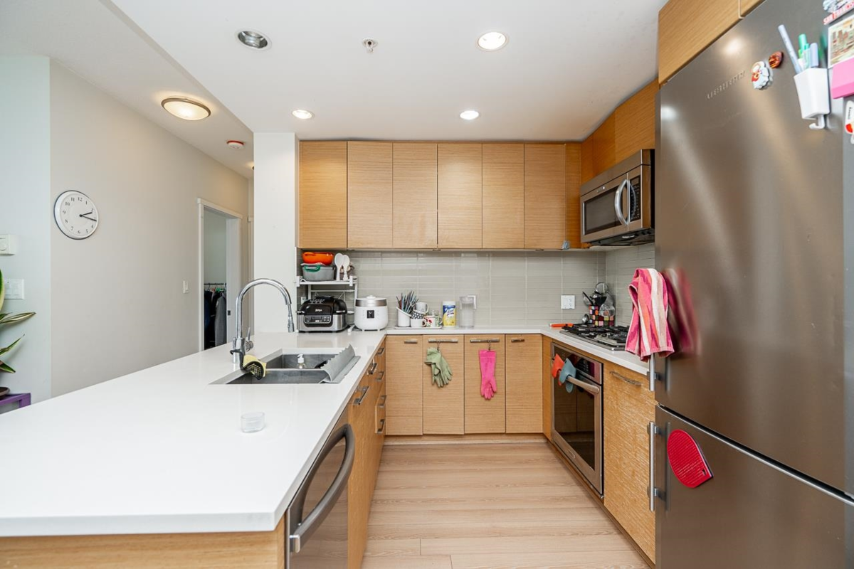 Primary Bathroom Photo of 2801 3102 Windsor Gate, Coquitlam, BC