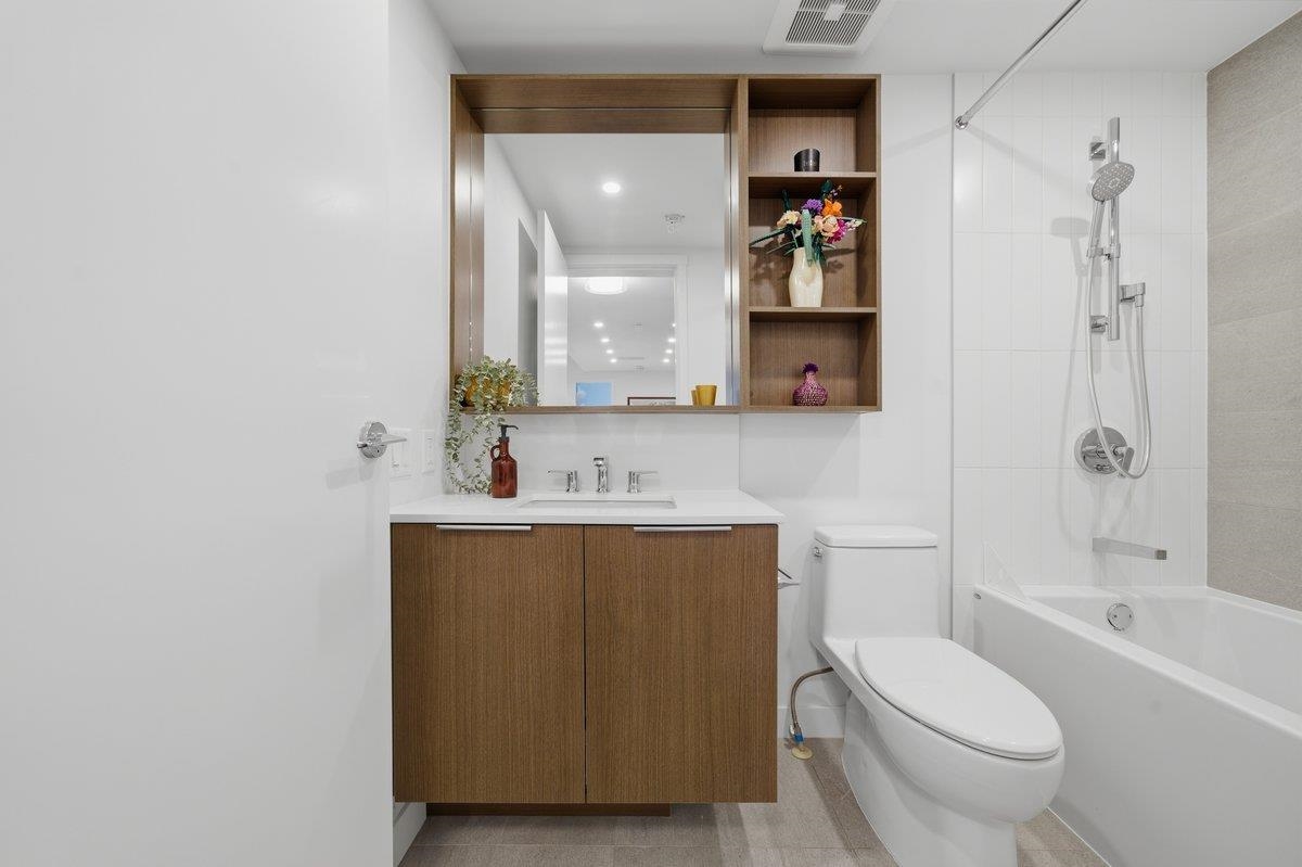 Entry Foyer Photo of 303 645 Como Lake Avenue, Coquitlam, BC