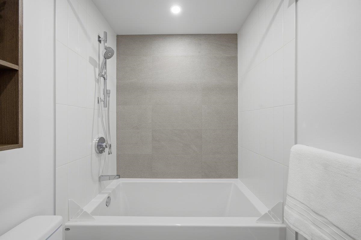 Hallway Photo of 303 645 Como Lake Avenue, Coquitlam, BC